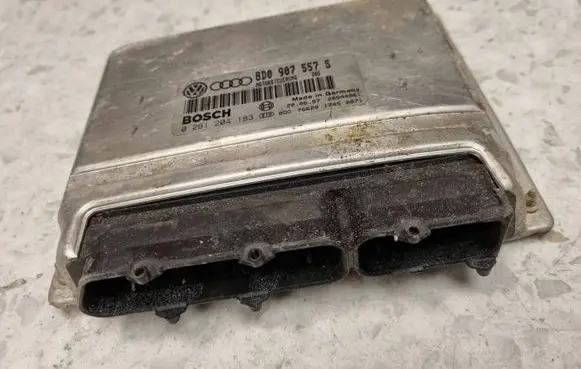 Audi A4 S4 B5 8D Engine control unit/module 8D0907557S 26SA4961 0261204183