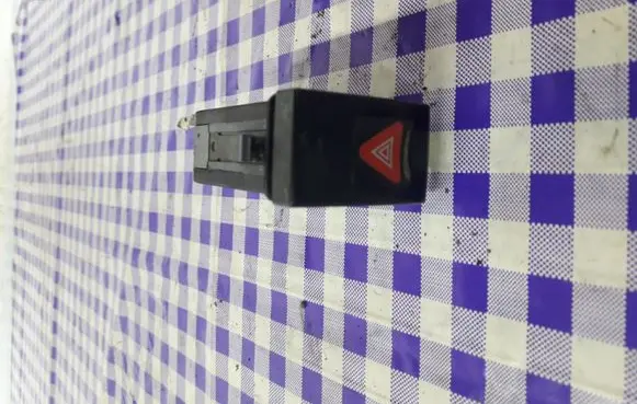 Audi A4 S4 B7 8E 8H Hazard light switch