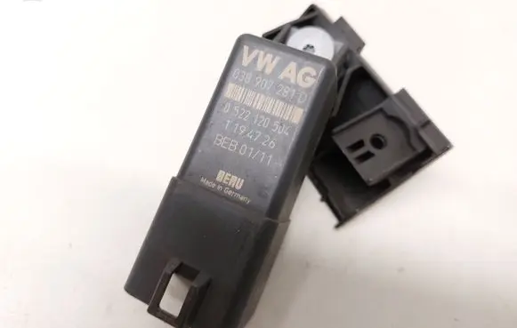 Glow plug pre-heat relay