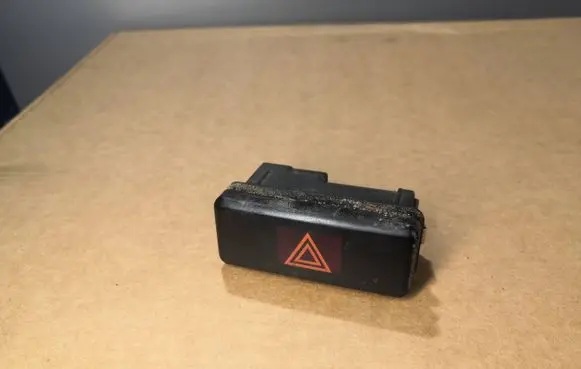 BMW 7 E38 Hazard light switch 8350947
