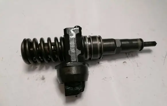 Volkswagen Golf IV Fuel injector 038130073AG 0414720215
