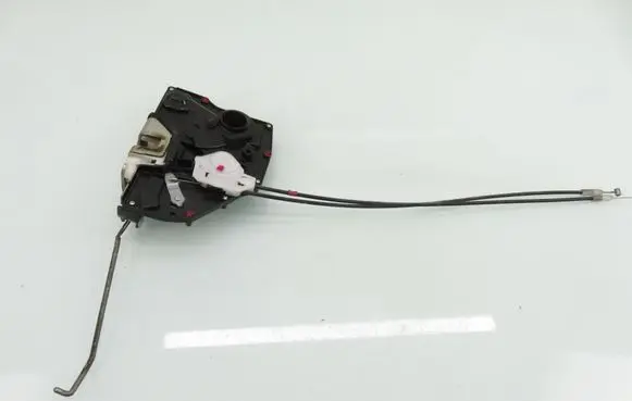 Suzuki Swift I Front door lock