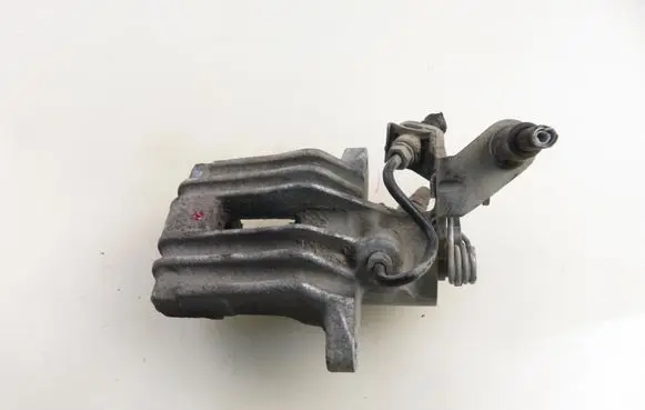 Volkswagen Jetta VI Rear brake caliper
