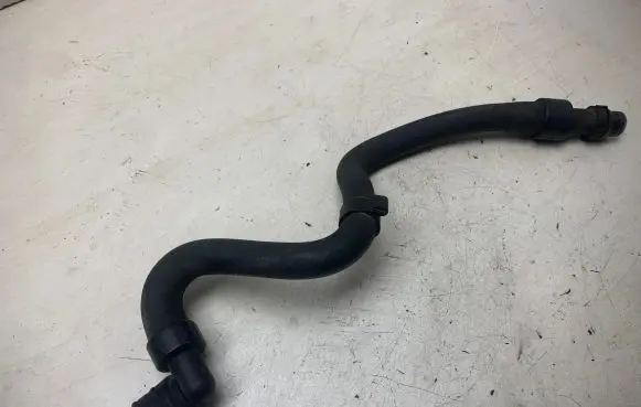 Opel Insignia A Engine coolant pipe/hose 13220138 565563897
