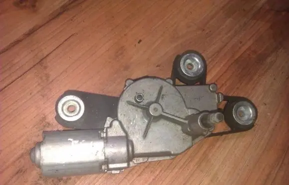Ford Mondeo Mk III Rear window wiper motor 0390201583
