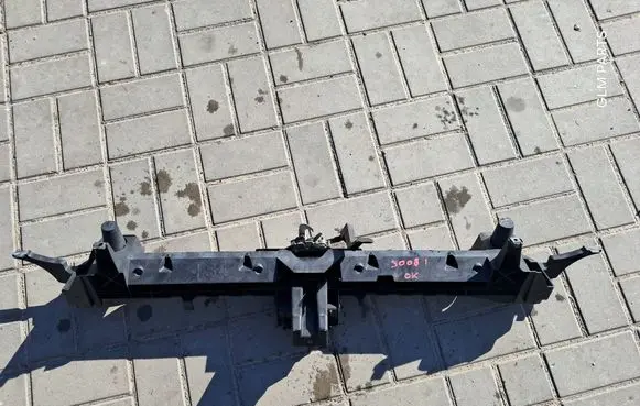 Front bumper mounting bracket