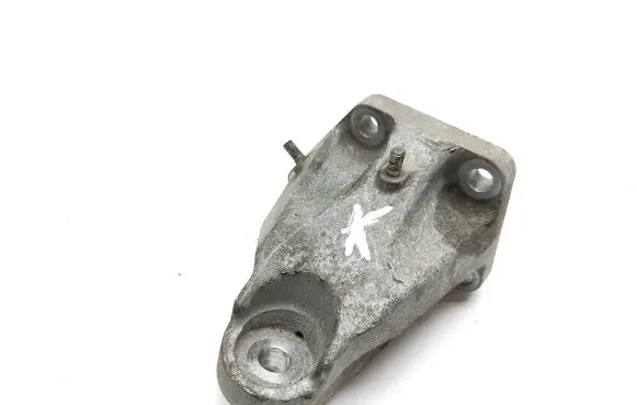 Lexus IS III XE30 Engine mounting bracket