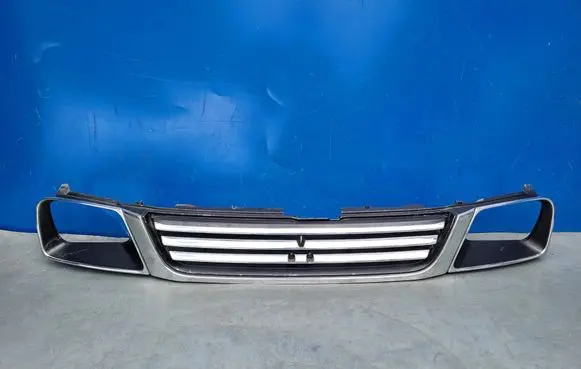 Mitsubishi L200 Front bumper upper radiator grill