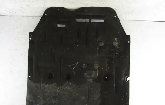 BMW 2 Active Tourer U06 Engine splash shield/under tray 8498395