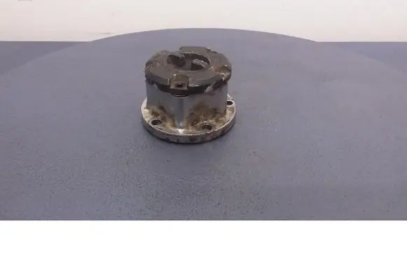 Daihatsu Feroza Front wheel hub spindle knuckle 