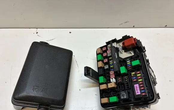 Hyundai Solati H350 Fuse box set 9183059521 9183059950