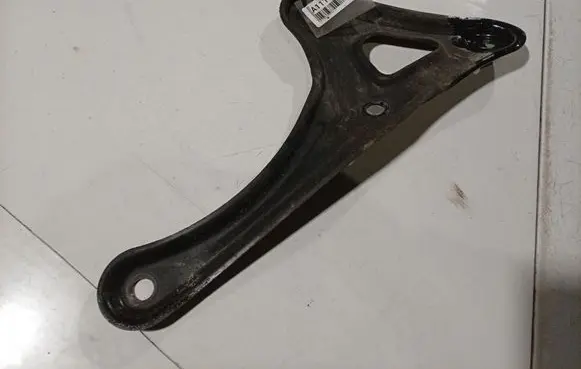 Toyota Corolla Verso AR10 Engine mounting bracket 
