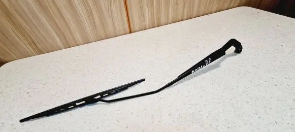 Nissan Almera N16 Front wiper blade arm 182129