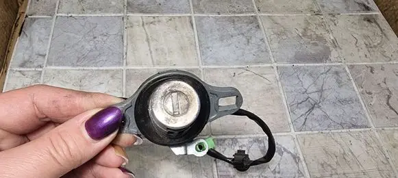 Mazda 323 F Tailgate exterior lock K68