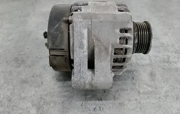 Opel Astra H Generator/alternator 13117340