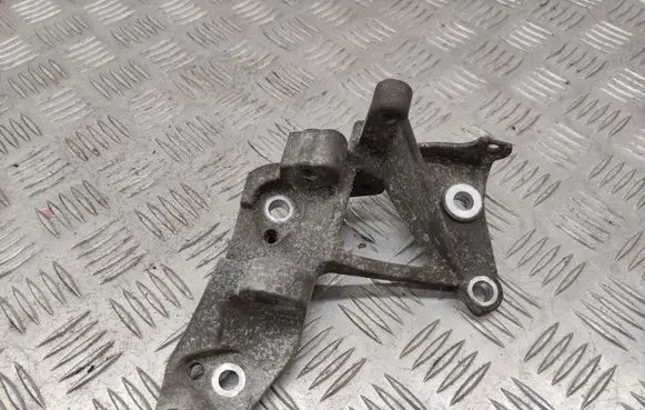 Ford Fiesta Engine mounting bracket