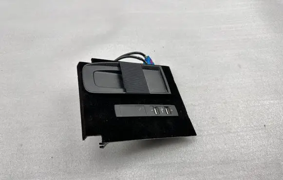 Mercedes-Benz S W222 USB socket connector A2228200915
