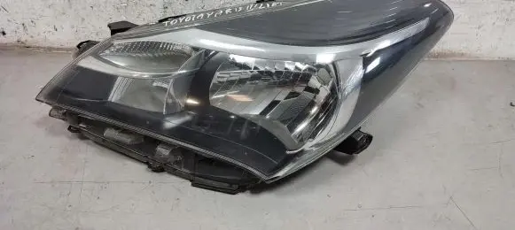 Toyota Yaris Headlight/headlamp A17790