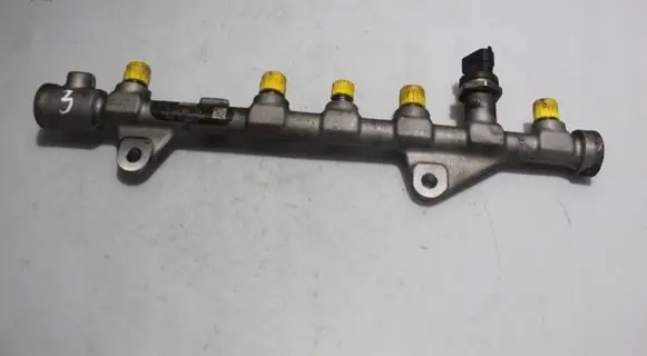 Renault Megane III Fuel main line pipe