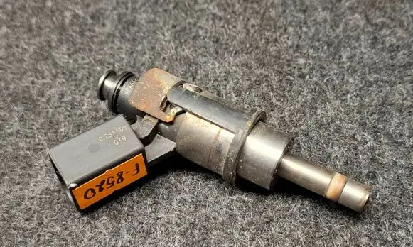 Volkswagen Eos Fuel injector 06F906036G