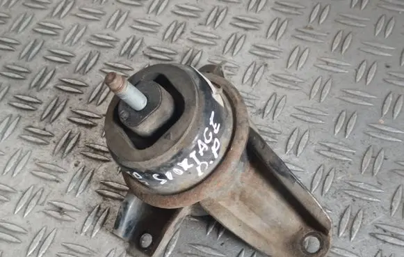 Engine mount bracket
