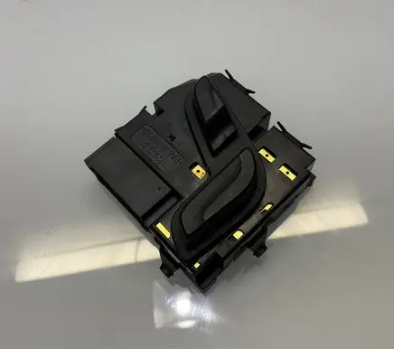 Mercedes-Benz E W212 Seat control switch A2048701858 03467811 2048701858