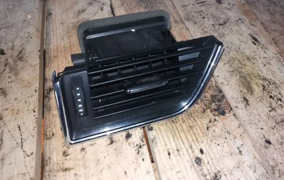 Skoda Octavia Mk3 (5E) Dashboard side air vent grill/cover trim 5E0819701