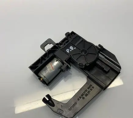 Mercedes-Benz CLS C219 Seat adjustment motor A0009700026 0009700025