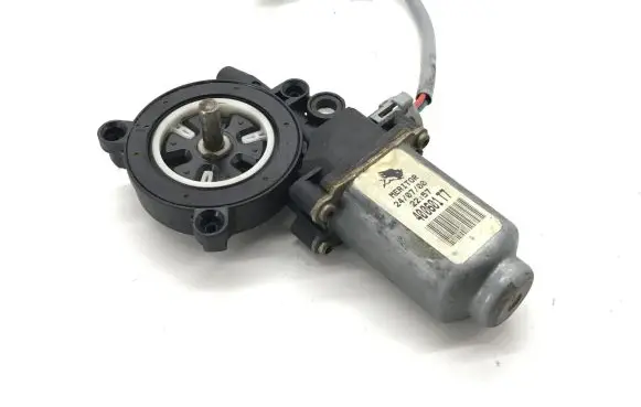 Nissan Almera Front door window regulator motor 400601T7