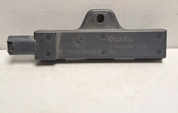 BMW X7 G07 Keyless system antenna 6832066