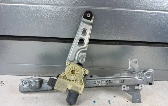 Peugeot 3008 I Front door window regulator with motor 9682808980