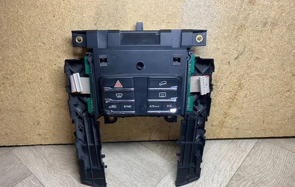 Porsche Cayenne (92A) Central console control unit 174302