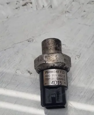 Volkswagen PASSAT B5.5 Air conditioning (A/C) pressure sensor 8D0959482B