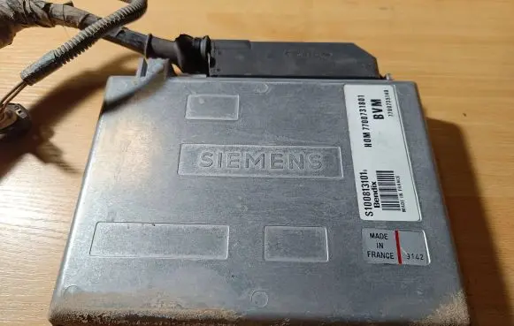 Renault 19 Engine control unit/module 7700735140 7700731801
