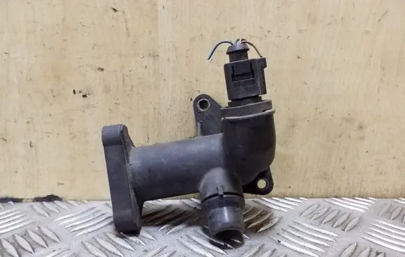 Audi A4 S4 B5 8D Engine coolant pipe/hose 058121133C