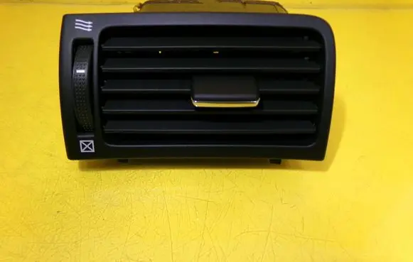 Toyota Avensis T250 Dashboard side air vent grill/cover trim 8518