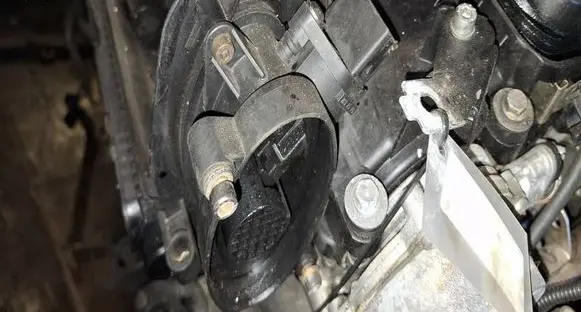 BMW 3 E46 Mass air flow meter 0928400468 77870760