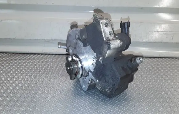 Volvo XC70 Fuel injection high pressure pump 0445010111 30756125