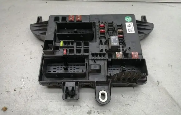 Opel Insignia A Fuse module 13277322