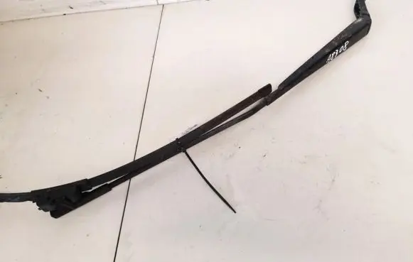 Peugeot 407 Front wiper blade arm