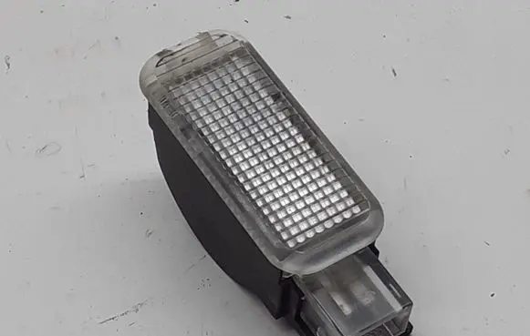 Volkswagen PASSAT B5 Other interior light 3B0947415B