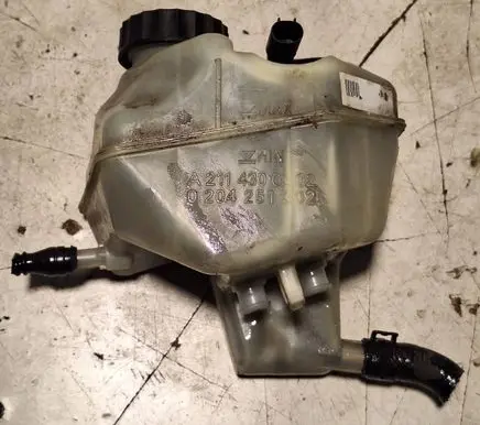 Mercedes-Benz E W211 Master brake cylinder A2114300302