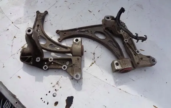 Volkswagen Golf V Front lower control arm/wishbone