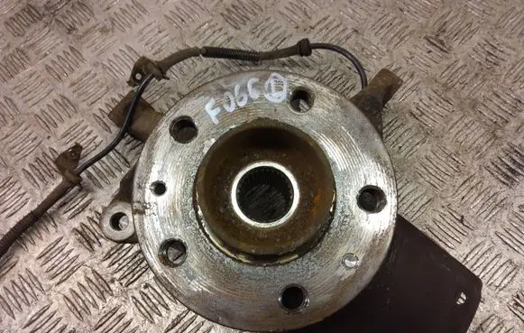 Renault Trafic III (X82) Front wheel hub