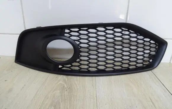 Audi A3 S3 8P Front bumper lower grill 8P0807681D