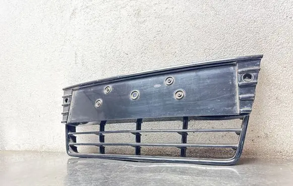 Ford Focus Front bumper lower grill BM5117K945F