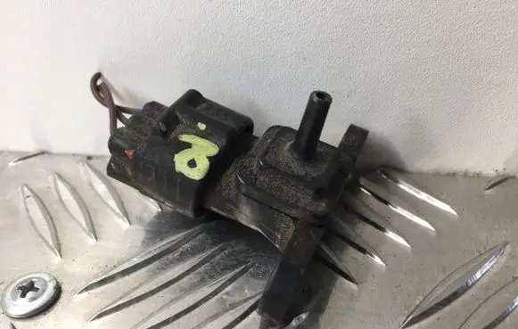 Toyota RAV 4 (XA30) Turbo solenoid valve