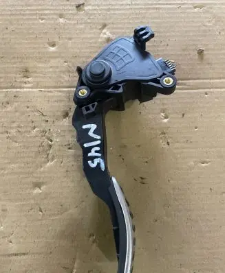 Nissan Juke I F15 Accelerator throttle pedal 180021HM0B 22310C 00241