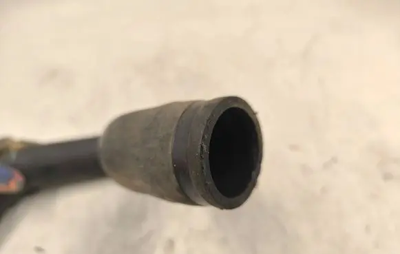 Volvo V70 Engine coolant pipe/hose 3345719