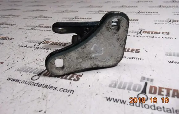 Mercedes-Benz C AMG W203 Front door upper hinge